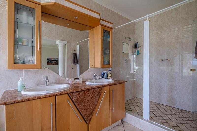 5 Bedroom Property for Sale in Linkside Eastern Cape